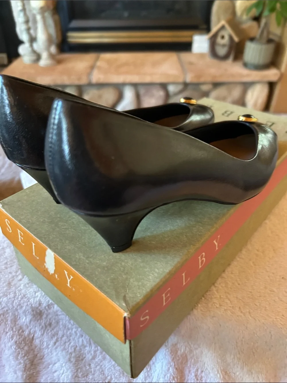 Selby Divine Dark Navy Leather Gold Jeweled Kitten Heel Pumps, Size 6 | NWT